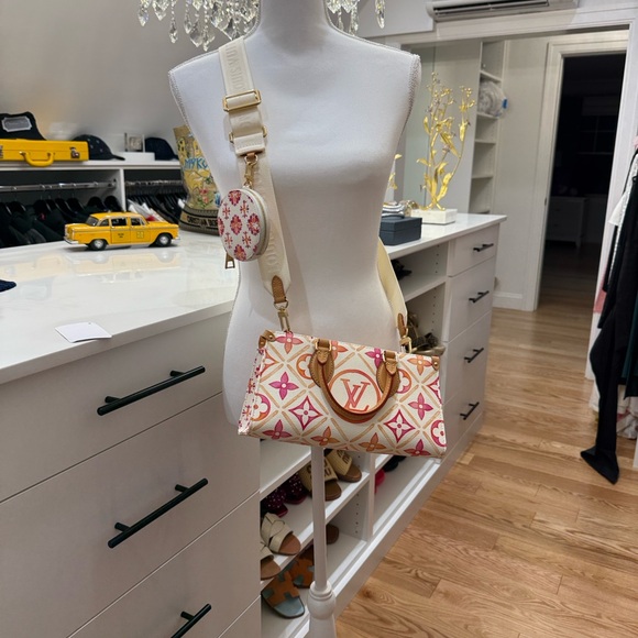 Louis Vuitton Pink and White Crossbody Bag - Picture 3 of 6